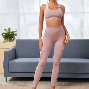 Sports leggings and matching sports bra